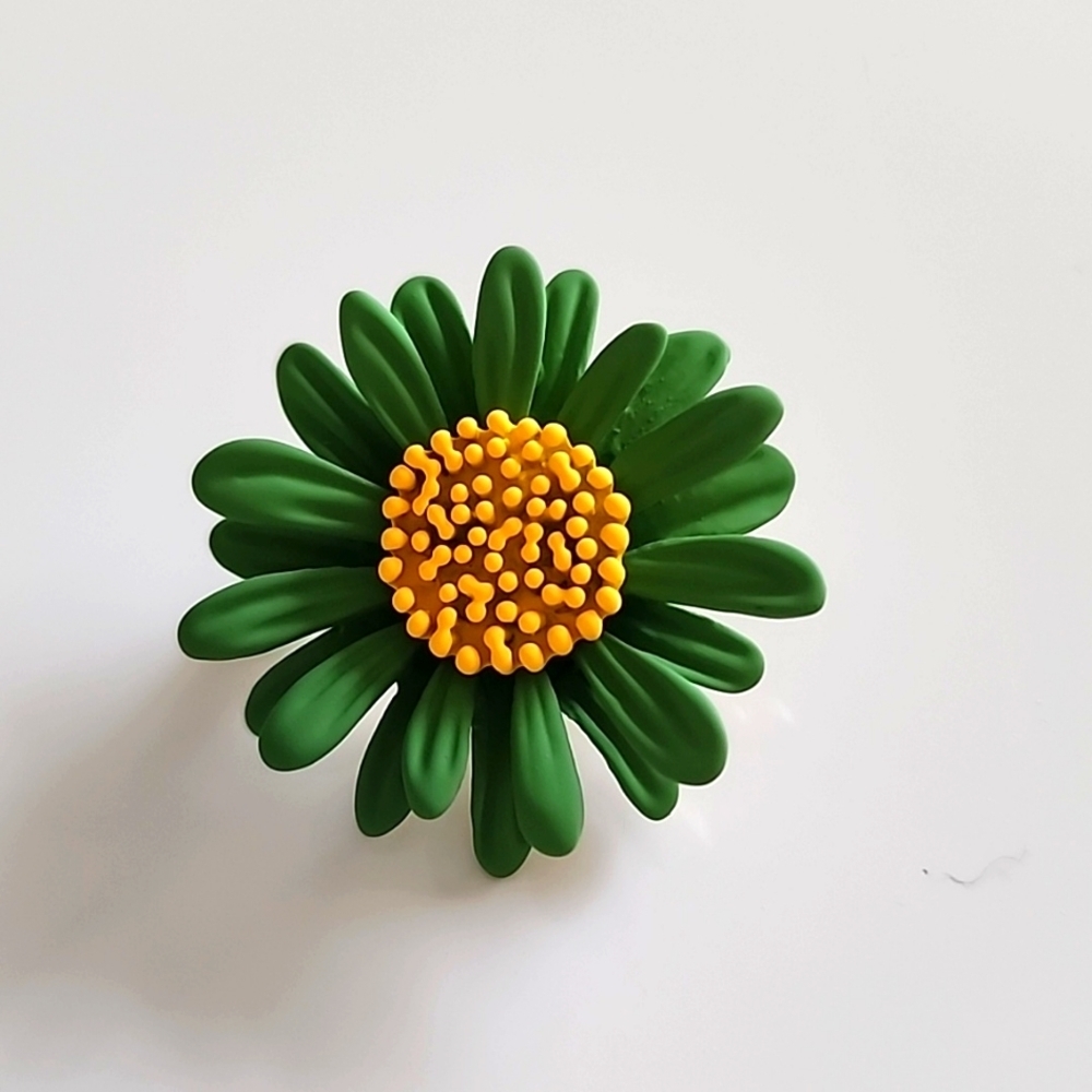 Green Daisy Flower Brooch / PinEye-catching enameled flower brooch#2